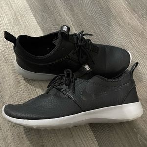 Black/Grey Nike Running Shoe
